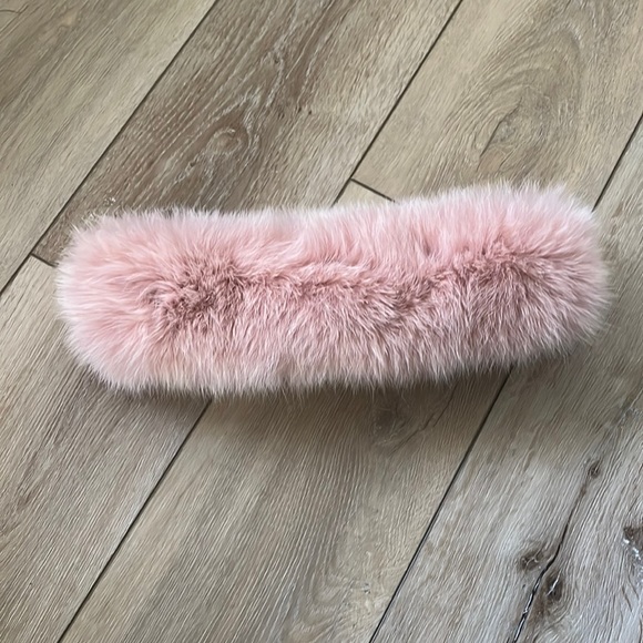 OS Pink Fox Fur Infinity Scarf with Black Velvet Lining and Velcro Closure - Picture 1 of 6